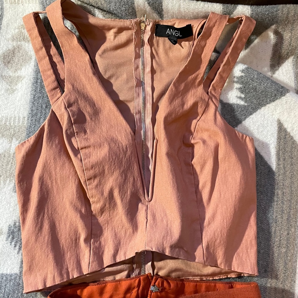 Nude deep v cutout crop top w exposed zip XS